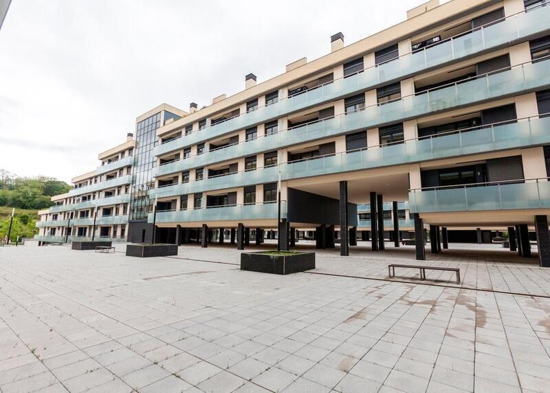 Calle Tapia de Casariego, Oviedo, Asturias for sale - Building Photo - Image 2 of 22