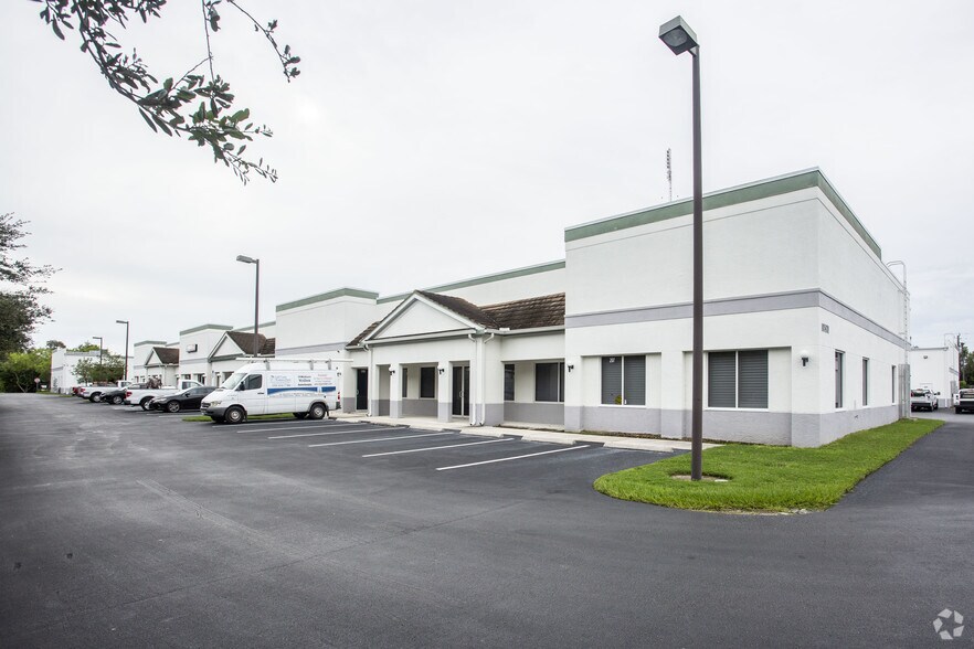 10801 Sunset Plaza Cir, Fort Myers, FL for sale - Building Photo - Image 3 of 17