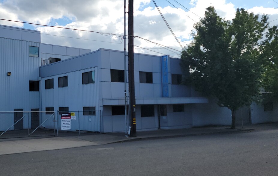 Albina Industrial Campus portfolio of 9 properties for sale on LoopNet.ca - Building Photo - Image 2 of 7