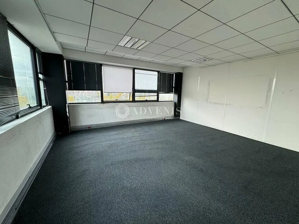 Office in Chelles for sale Interior Photo- Image 1 of 7