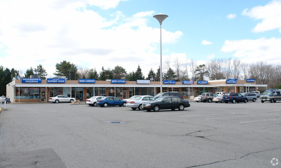 2541-2581 County Rd 516, Old Bridge, NJ à louer - Photo du bâtiment - Image 3 de 11