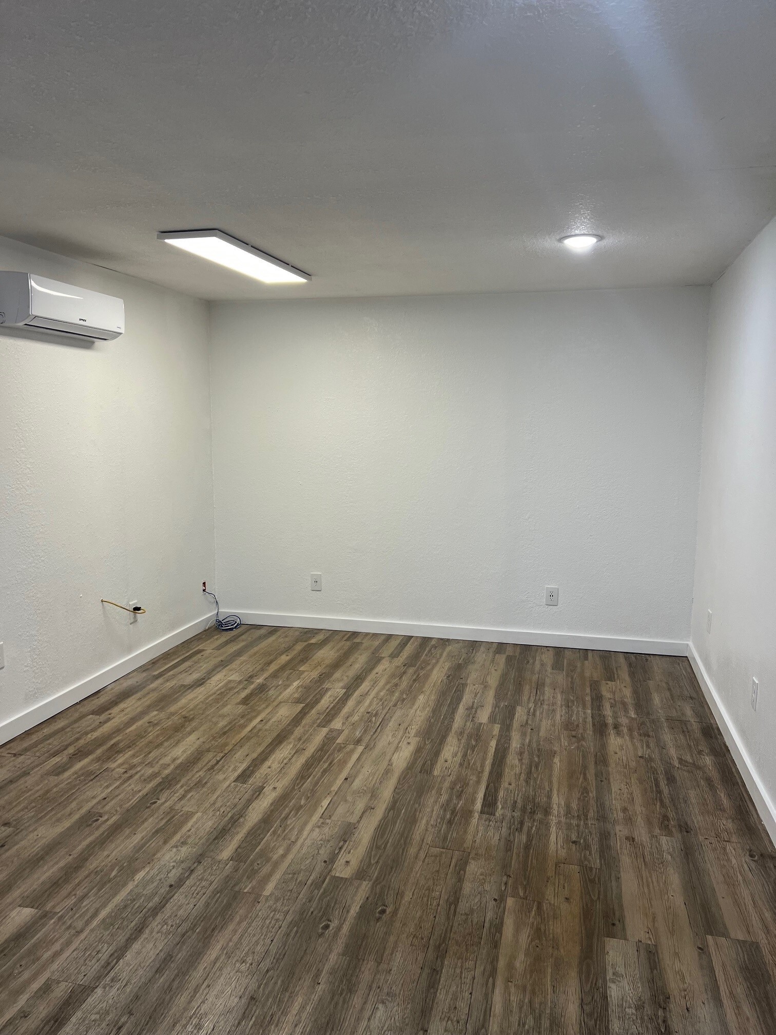 2621 NE 9th Ave, Cape Coral, FL for lease Interior Photo- Image 1 of 7