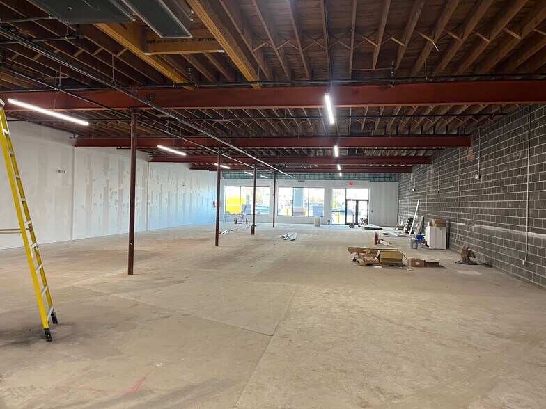 1280-1290 Warwick Ave, Warwick, RI à louer - Photo intérieure - Image 2 de 7