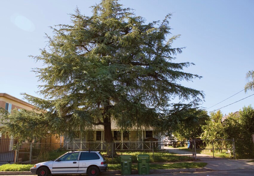 6833 Simpson Ave, North Hollywood, CA à vendre - Photo du bâtiment - Image 2 de 8