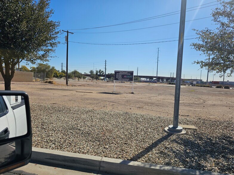 6810 Grand Ave, Glendale, AZ à vendre - Photo du bâtiment - Image 3 de 3