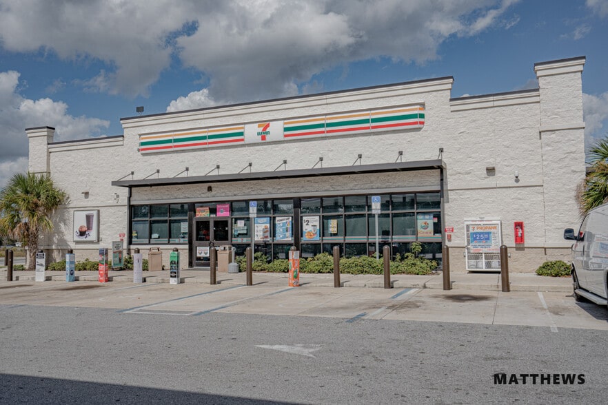 16161 Spring Hill Dr, Brooksville, FL à vendre - Photo du bâtiment - Image 3 de 4