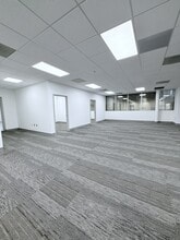 4406 W Linebaugh Ave, Tampa, FL à louer Photo intérieure- Image 2 de 6