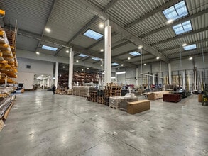Flex in Neuville-sur-Oise for lease Interior Photo- Image 2 of 5