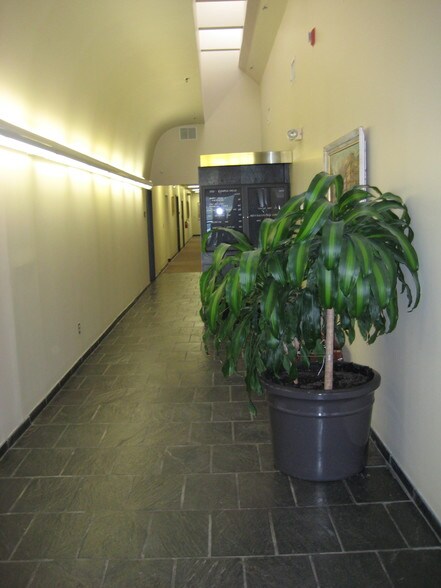 370 Campus Dr, Somerset, NJ à louer - Photo intérieure - Image 2 de 12