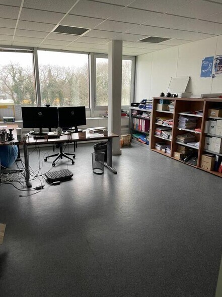 Office in Gouesnou for lease - Interior Photo - Image 2 of 5