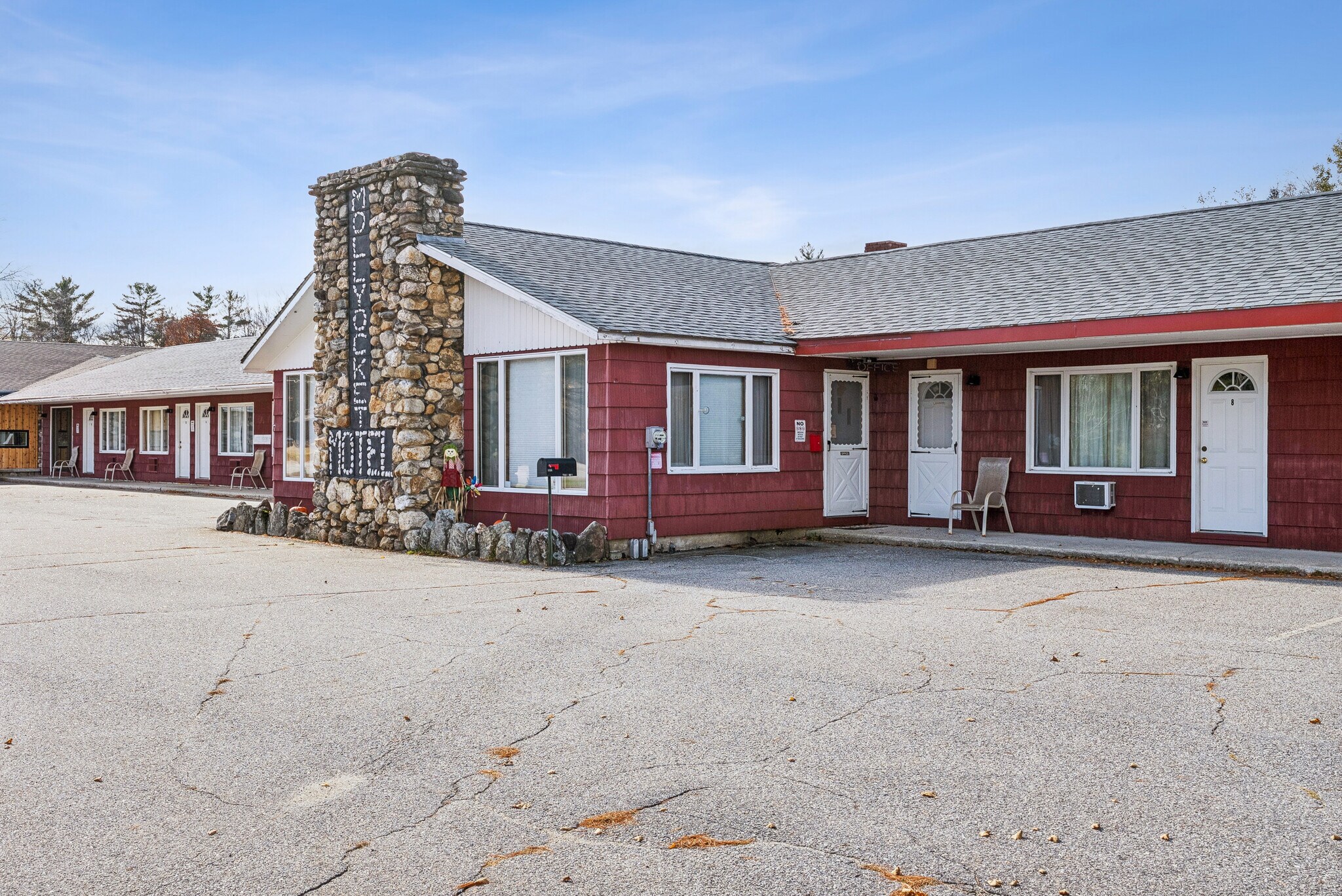 1132 S Main St, Bryant Pond, ME à vendre Photo du bâtiment- Image 1 de 44