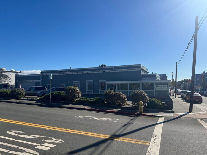 1070 H St, Arcata, CA à vendre - Photo du bâtiment - Image 2 de 44