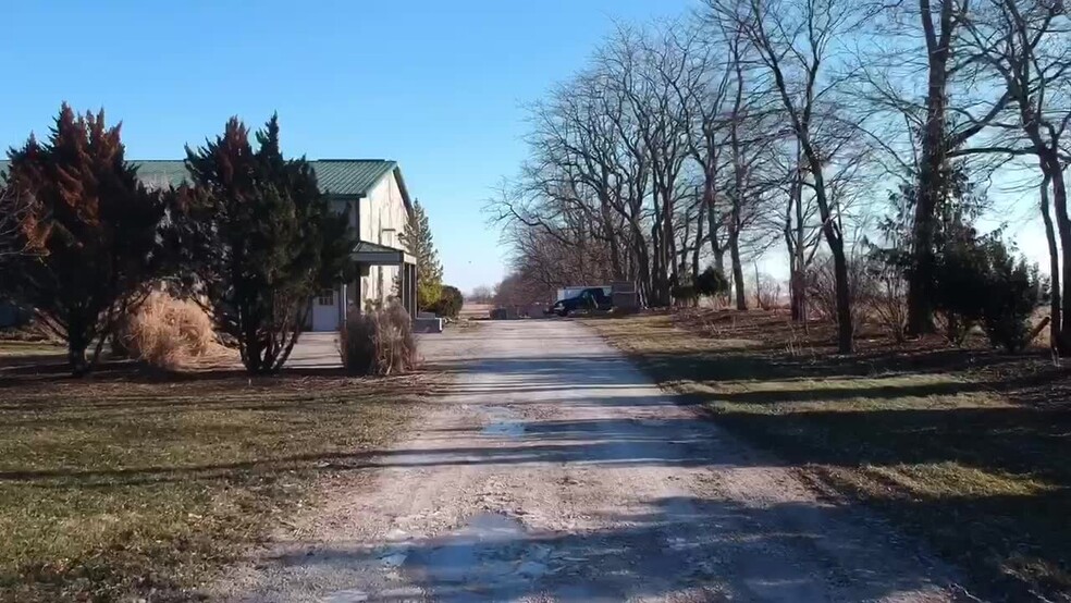 8756 E Highpoint Rd, Yorkville, IL à vendre - Vidéo sur l’inscription commerciale - Image 1 de 1