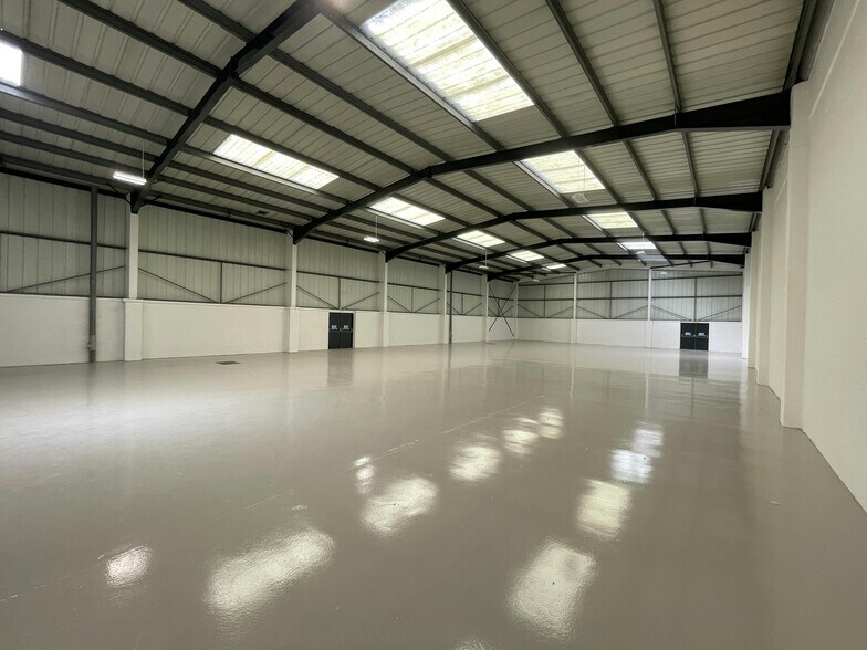 1-3 Farmbrough Clos, Aylesbury à louer - Photo du bâtiment - Image 3 de 18