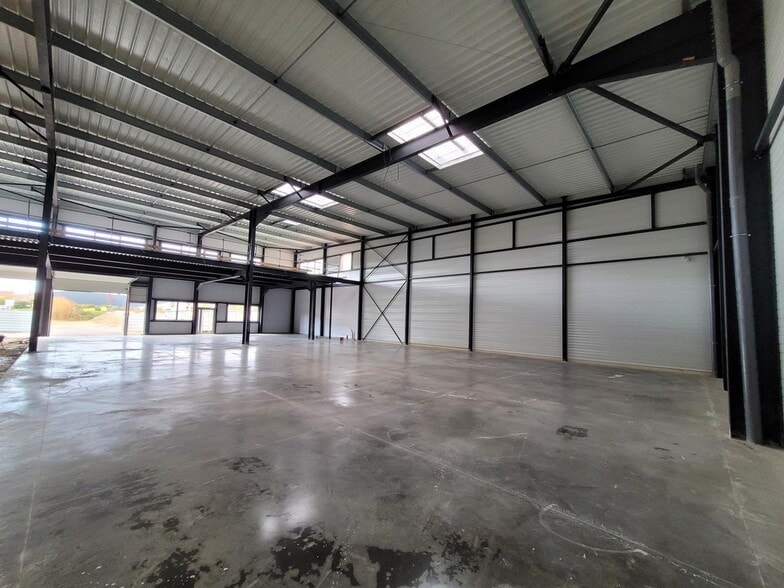 Flex in Persan for sale - Interior Photo - Image 2 of 7