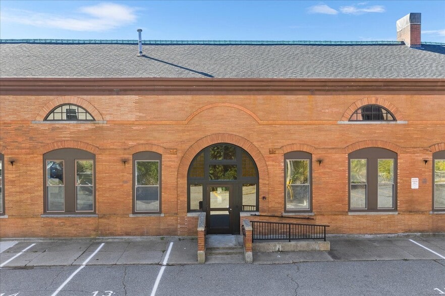 10 Railroad Pl, Norwich, CT for lease - Building Photo - Image 3 of 37