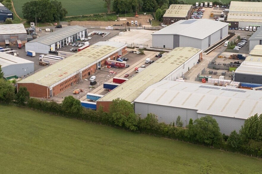 Meadow Vw, Long Crendon à louer - Photo du bâtiment - Image 2 de 9