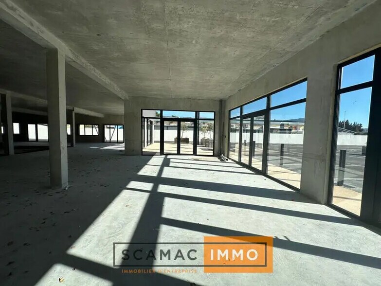 Retail in Éguilles for lease - Interior Photo - Image 2 of 4