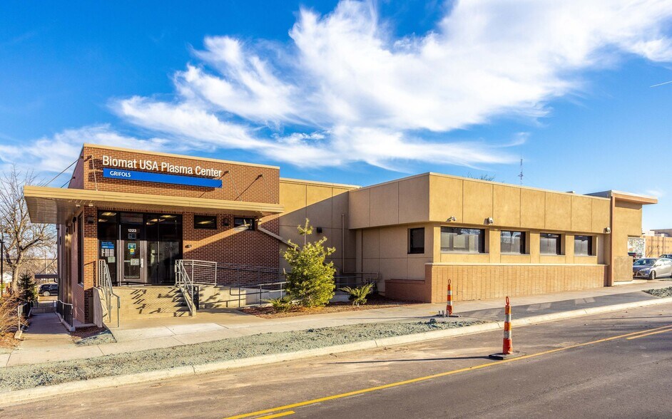 350 S Adams St, Eagle Pass, TX à vendre - Photo du bâtiment - Image 1 de 2