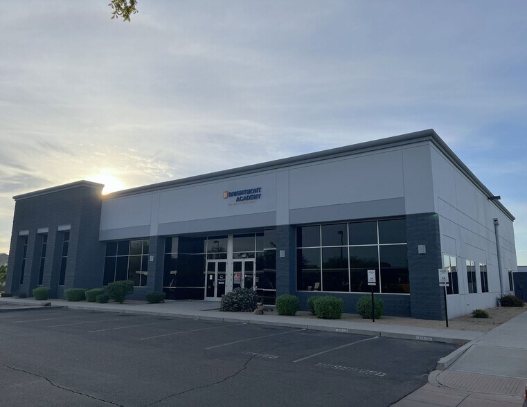 1830 N 95th Ave, Phoenix, AZ à louer - Photo du bâtiment - Image 3 de 10