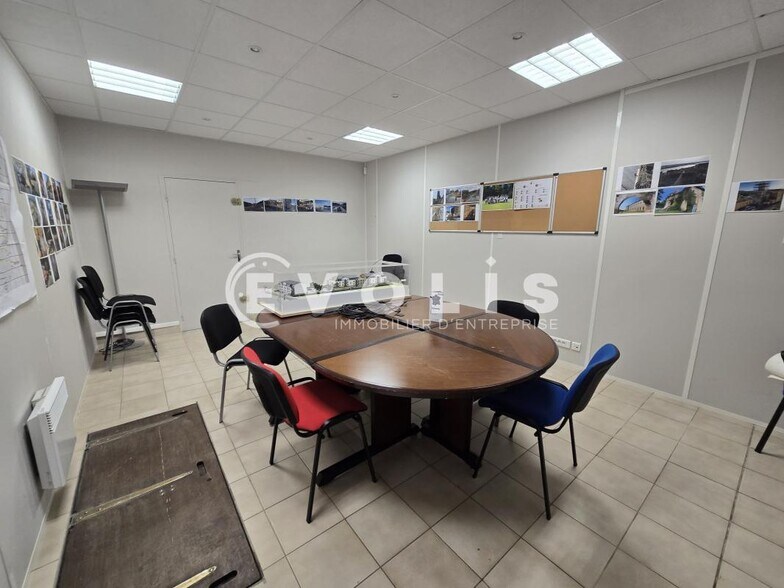 Bureau dans Gometz-la-Ville à louer - Photo intérieure - Image 3 de 7