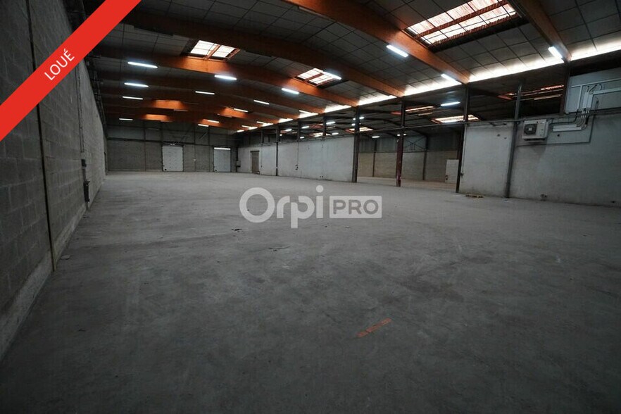 Industrial in Quetigny for lease - Interior Photo - Image 1 of 7