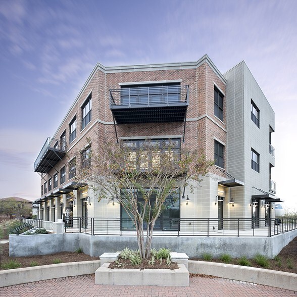 151 W Main St, Pensacola, FL à louer - Photo du bâtiment - Image 2 de 3