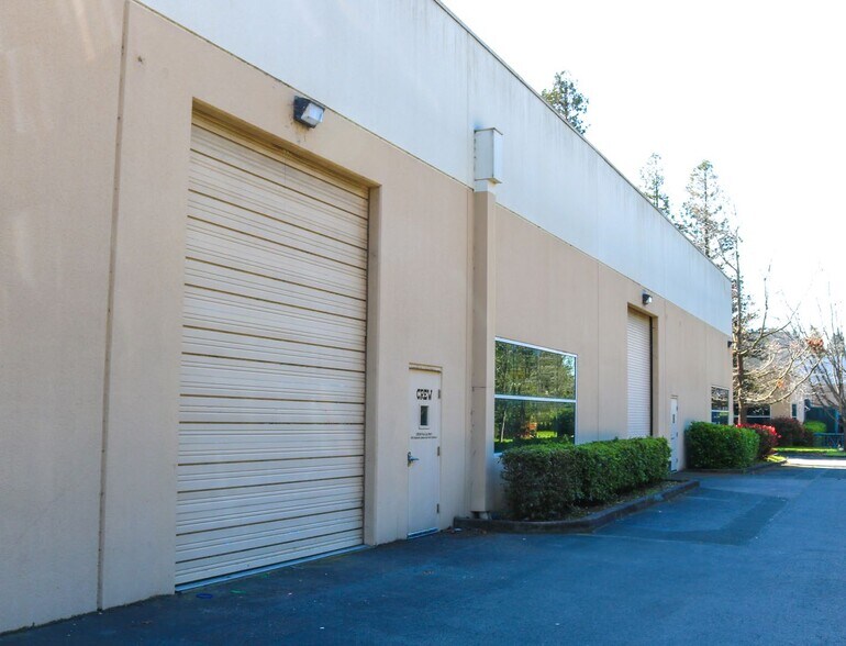 1455 N McDowell Blvd, Petaluma, CA à louer - Photo du bâtiment - Image 2 de 6