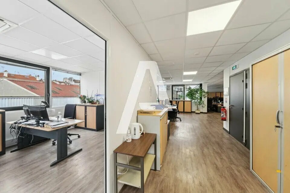 Flex in Ivry-sur-Seine for lease Interior Photo- Image 1 of 7