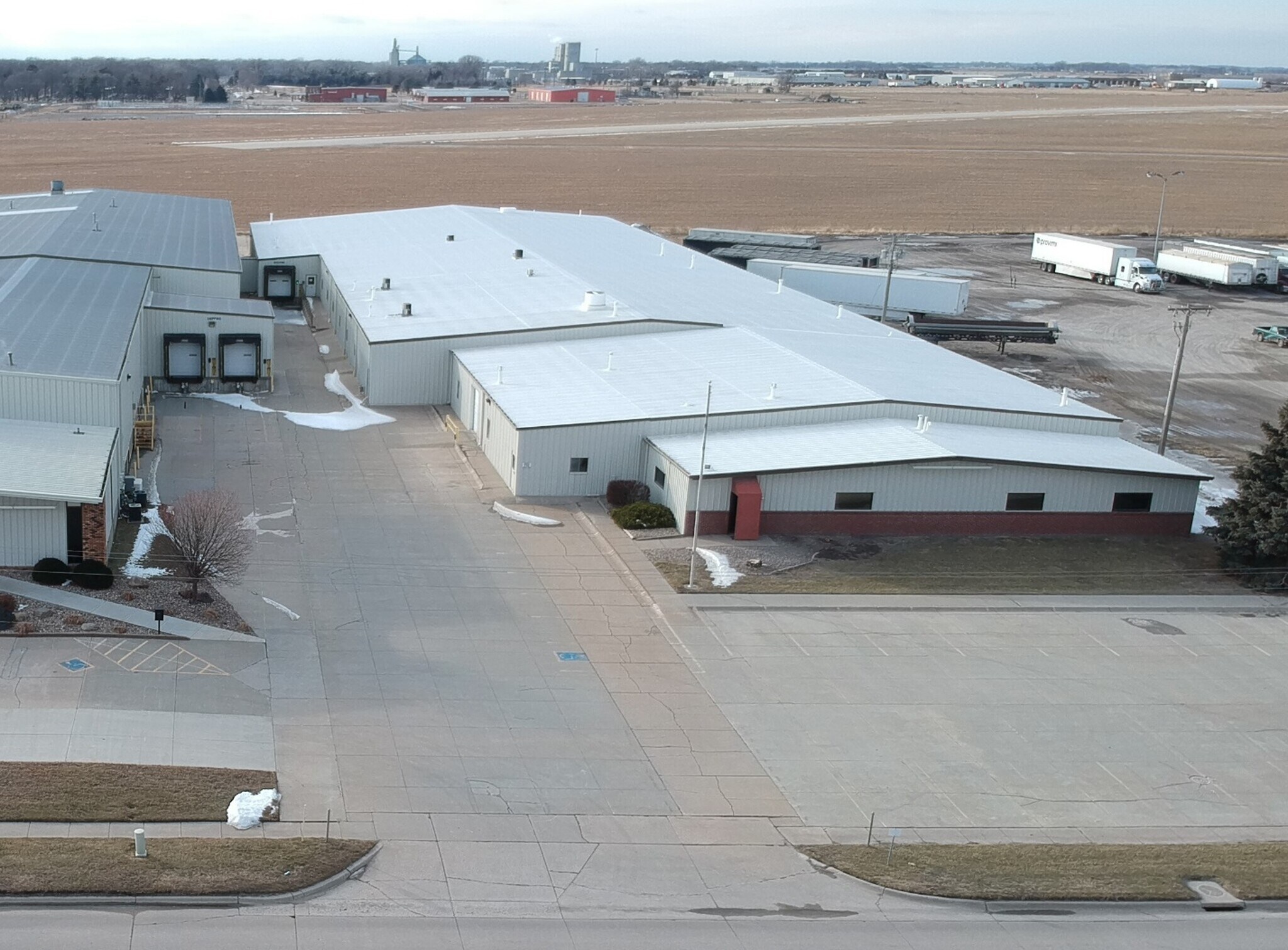 1687 N Airport Rd, Fremont, NE à louer Photo principale- Image 1 de 5