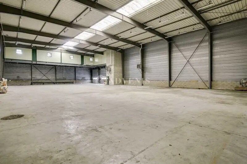 Flex in Montigny-le-Bretonneux for lease - Interior Photo - Image 1 of 1