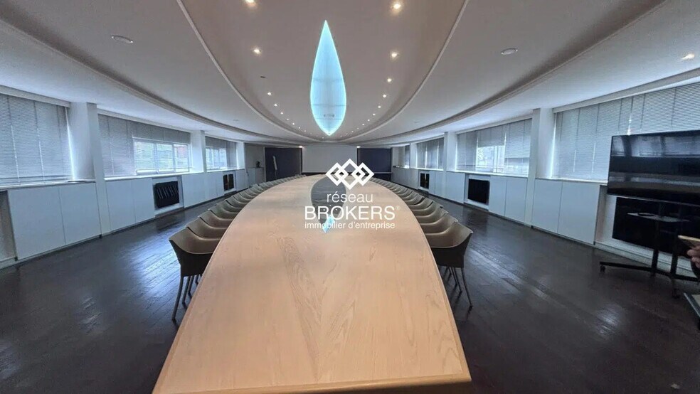 Office in Lisieux for sale - Interior Photo - Image 1 of 5