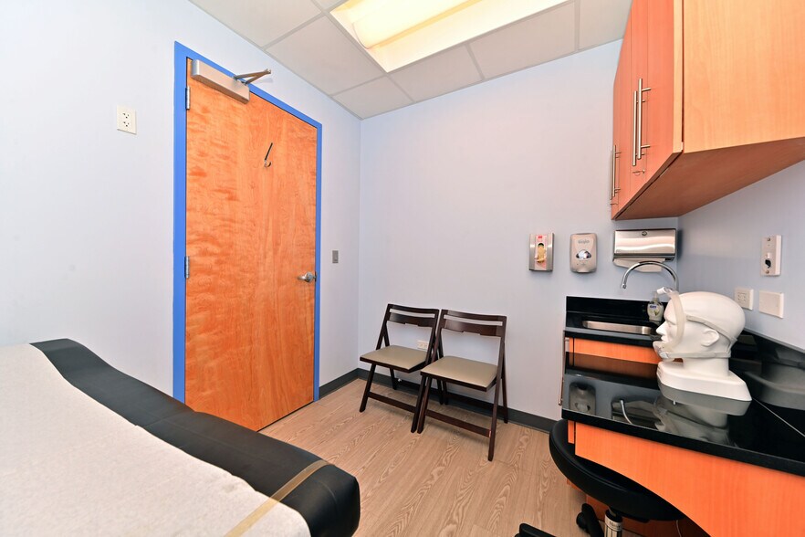 2734 N Lincoln Ave, Chicago, IL à louer - Photo du bâtiment - Image 2 de 5