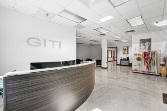 9315 NW 112th Ave, Miami, FL à vendre Photo du bâtiment- Image 2 de 16