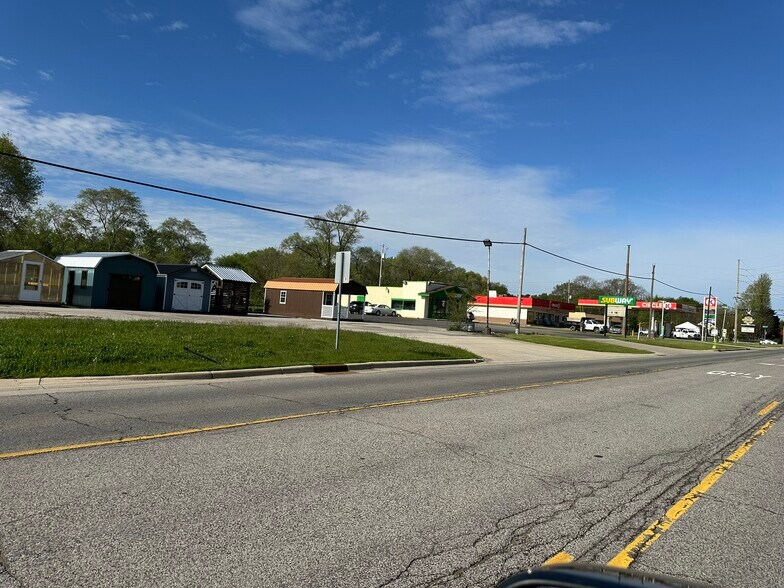 1661 W Lake St, Warsaw, IN for sale - Building Photo - Image 3 of 11