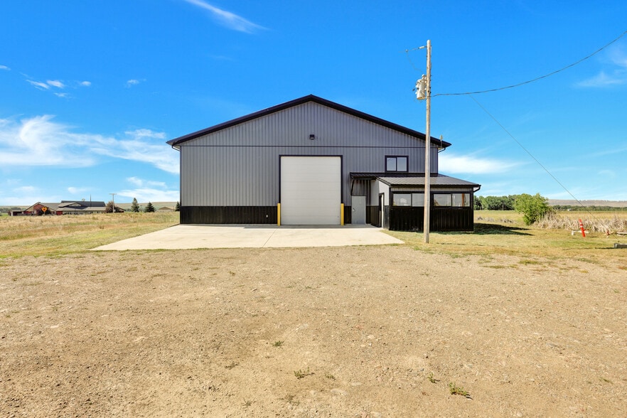 12 Dracut Hill Rd, Vaughn, MT à louer - Photo du bâtiment - Image 2 de 14