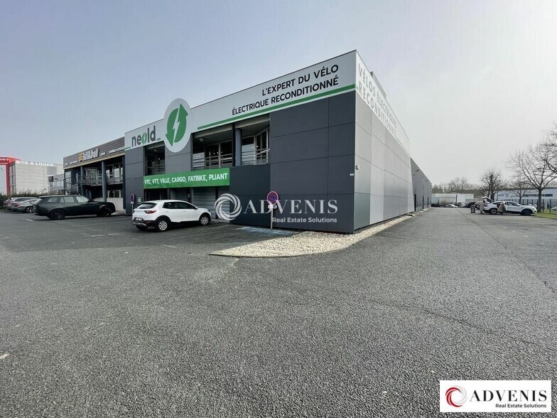 Industrial in Bordeaux for lease - Building Photo - Image 1 of 8