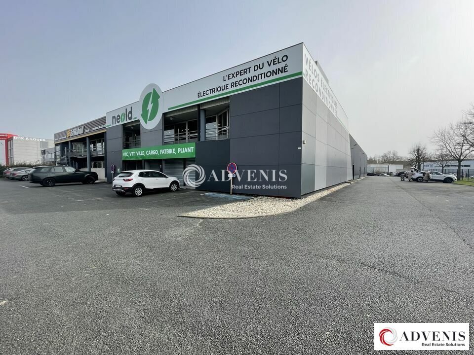 Industrial in Bordeaux for lease Building Photo- Image 1 of 9
