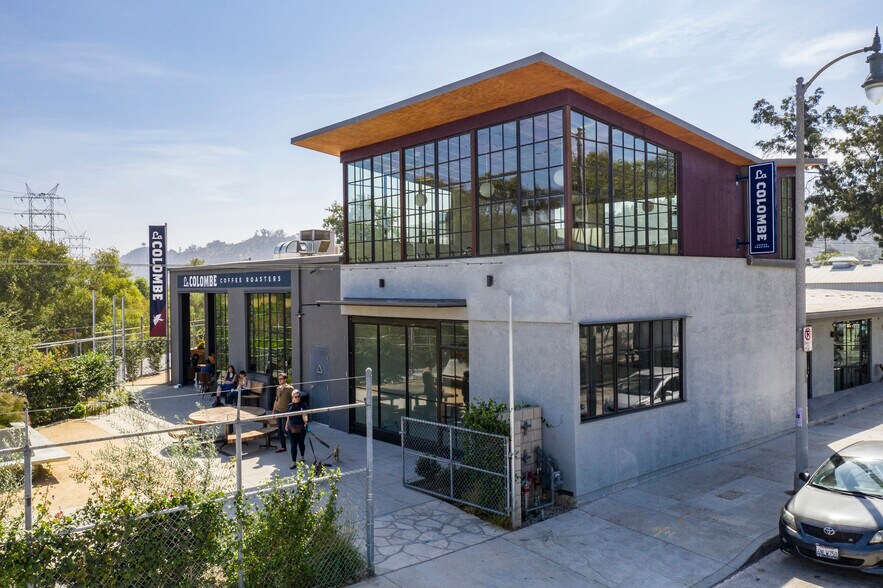 2820 Newell St, Los Angeles, CA à louer - Photo du bâtiment - Image 3 de 17