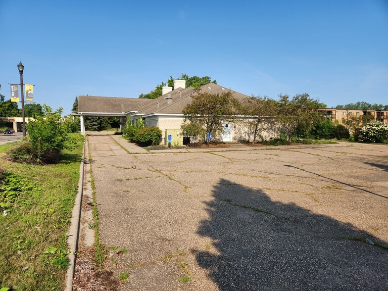 7300 42nd Ave N, New Hope, MN for sale - Building Photo - Image 2 of 15