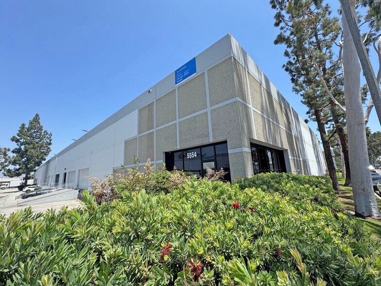 5530-5554 Bandini Blvd, Bell, CA à louer - Photo du bâtiment - Image 2 de 14