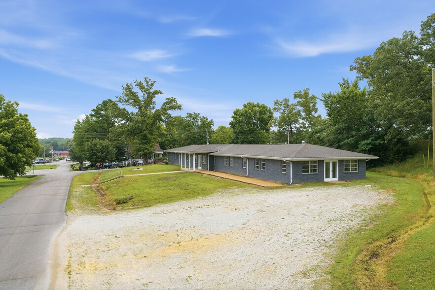 105 Kentucky Ave S, Parsons, TN à vendre - Photo du bâtiment - Image 3 de 30