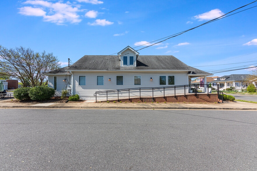 410 Pelham St, Fredericksburg, VA à louer - Photo du bâtiment - Image 3 de 3
