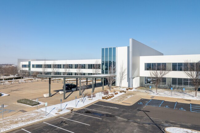 More details for 4700 N Hanley Rd, Berkeley, MO - Office for Lease