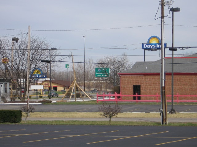 3520-3528 W Two Mile House Rd, Columbus, IN for sale - Building Photo - Image 2 of 23