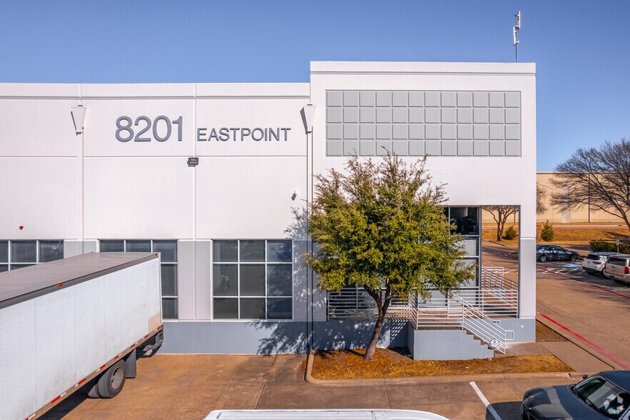 8181 Eastpoint Dr, Dallas, TX à louer - Photo du bâtiment - Image 3 de 5