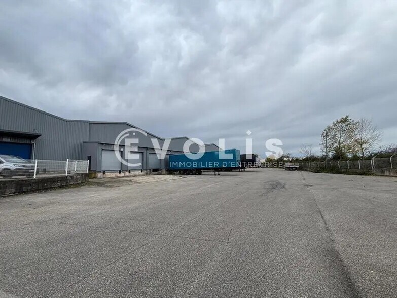 8 Avenue De L'Industrie, Corbas for lease - Building Photo - Image 3 of 9