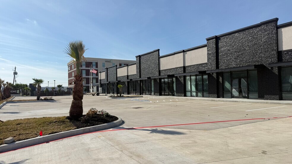 1247 S 13th St, La Porte, TX à louer - Photo du bâtiment - Image 3 de 5