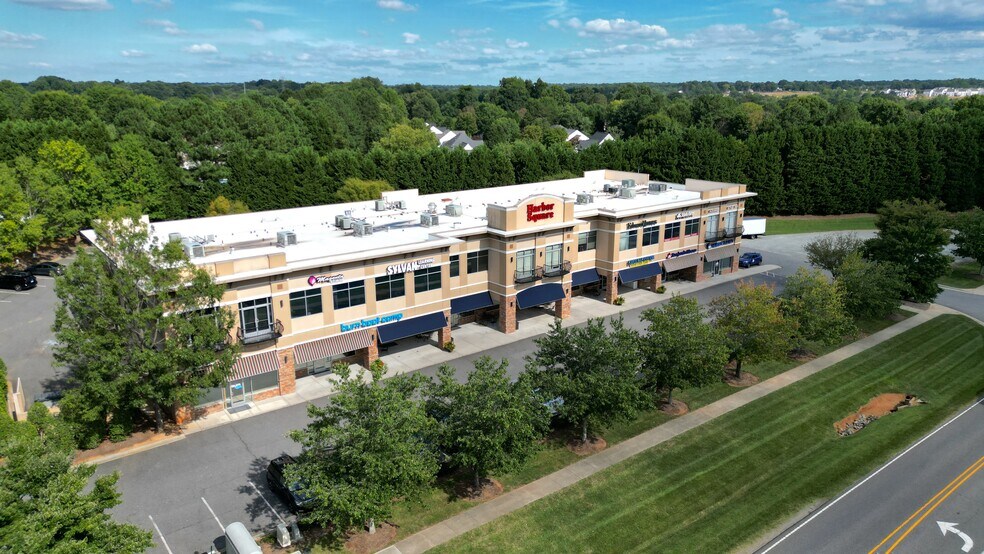 491 Williamson Rd, Mooresville, NC à louer - Photo du bâtiment - Image 3 de 30