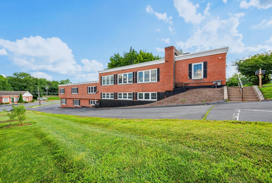 318 Main St, Berlin, CT for sale - Building Photo - Image 2 of 21